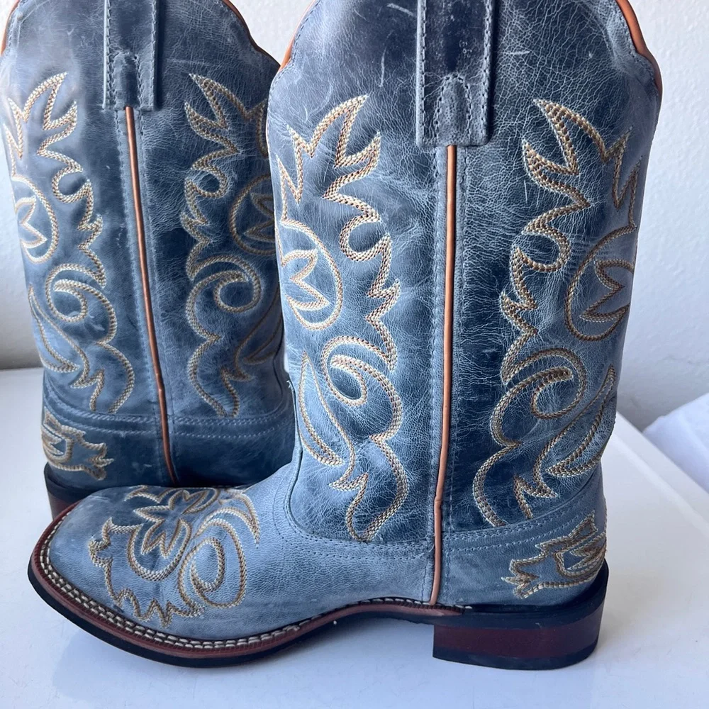 Laredo ladies Ella Blue Leather embroidered square Toe Boots 
▪️size 10 l - Picture 11 of 14